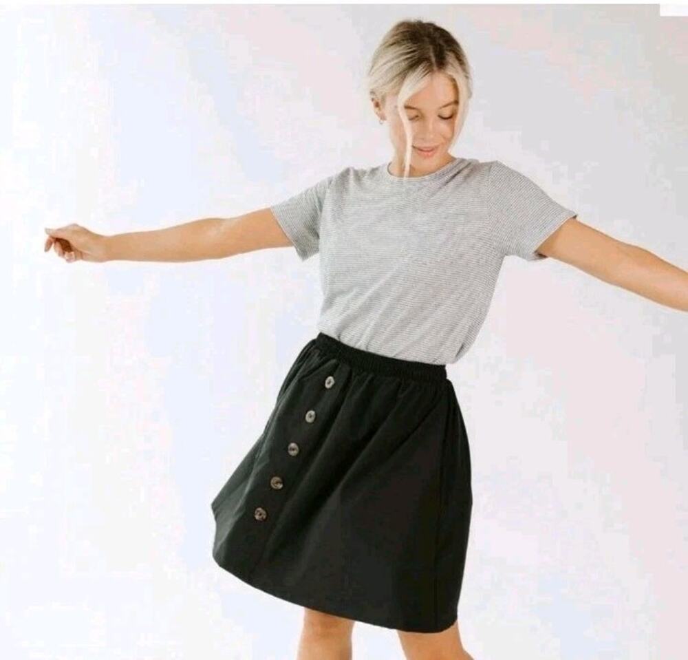 NWT ALBION BLACK BUTTONED UP SKIRT SIZE Medium
